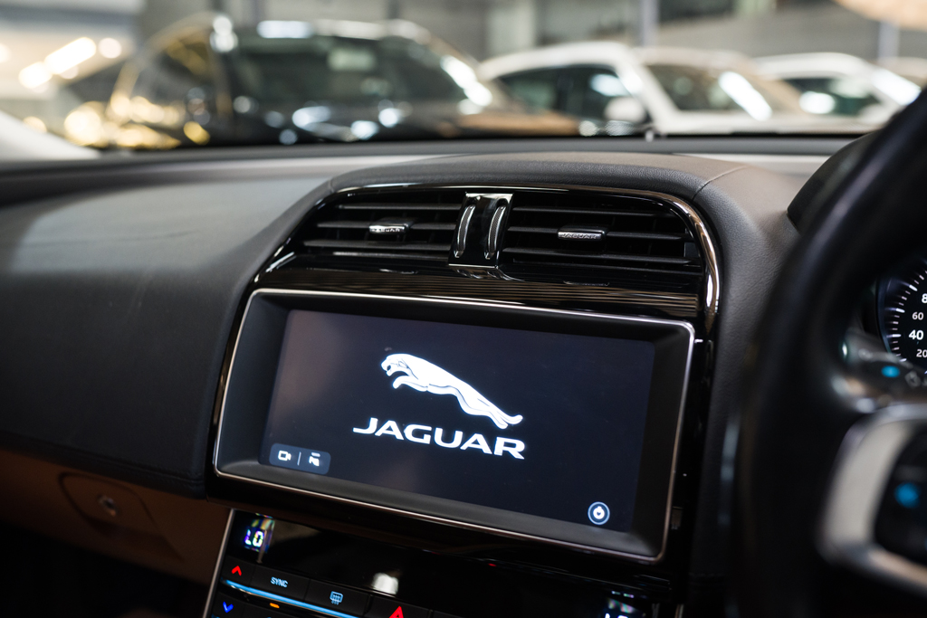 Jaguar XE 2.0 Portfolio